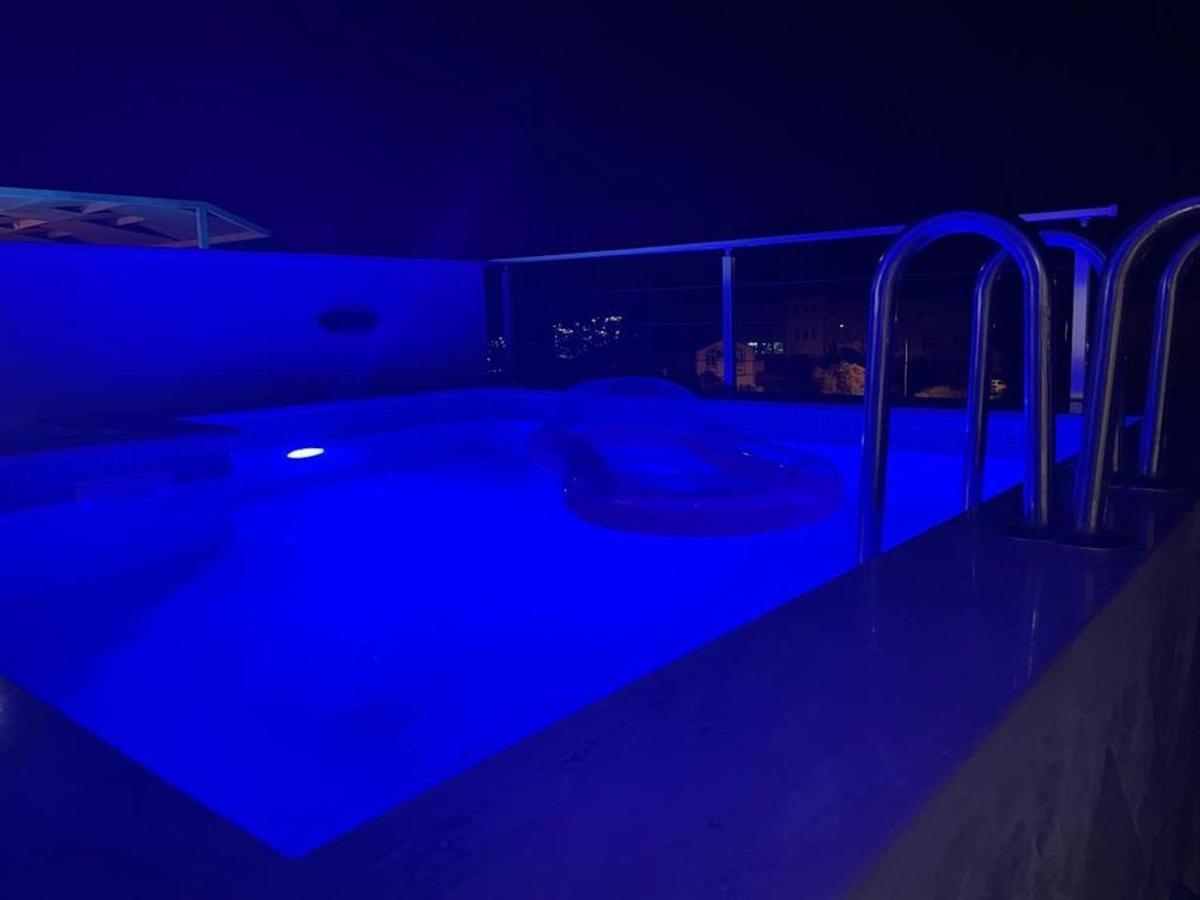 Olive View Penthouse Apartament